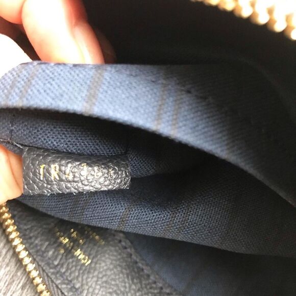 Authentic Louis Vuitton Navy Petillante Clutch Monogram Empreinte Leather EUC - Picture 13 of 13